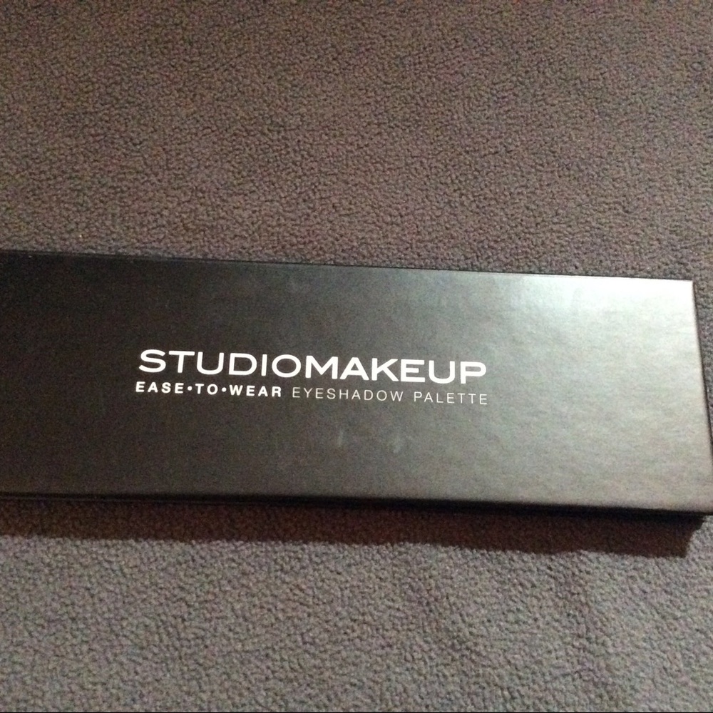 Studio makeup ease to wear eyeshadow palette